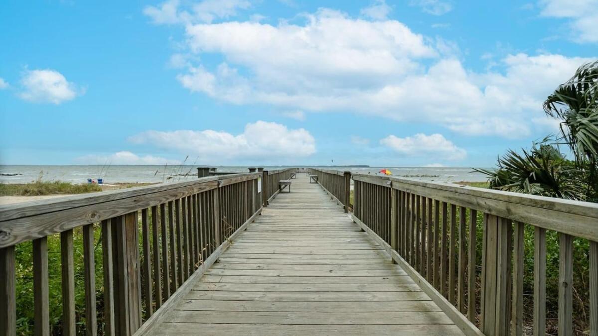 Walk To The Beach Waterfront Oasis ヒルトンヘッドアイランド エクステリア 写真